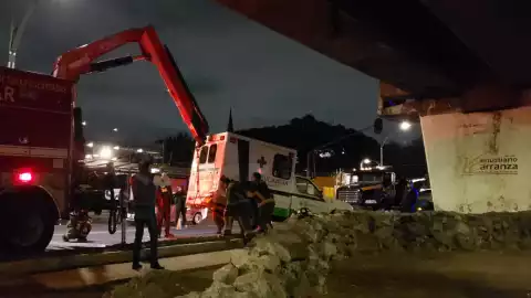 VOLCADURA AMBULANCIA CONGRESO.jpeg