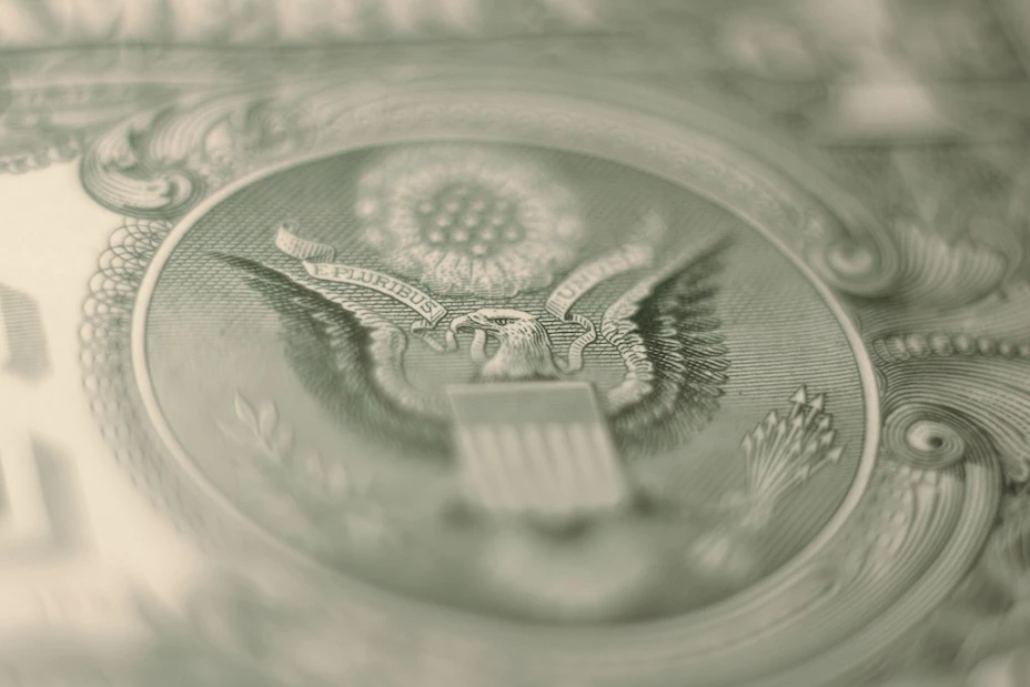 Dolar cierra en 15.80