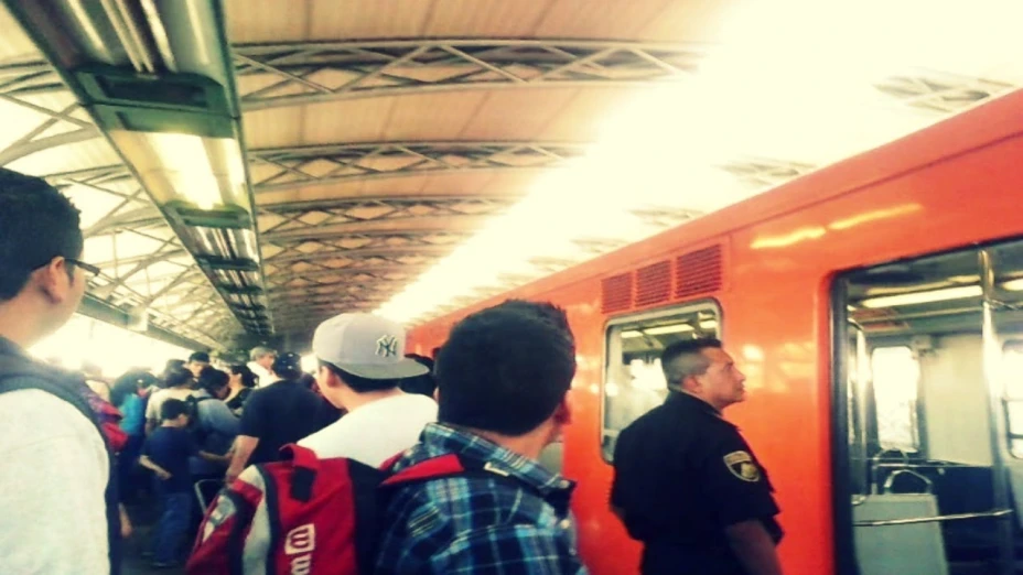 Se registra fuerte choque de 2 trenes en la estación del Metrto Oceanía de la línea 5