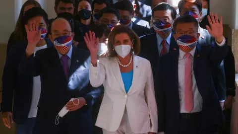 China sanciona a Pelosi