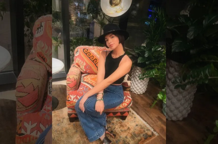 Angela con sombrero.jpg