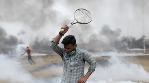Israelíes disparan gas lacrimógeno vs Palestino