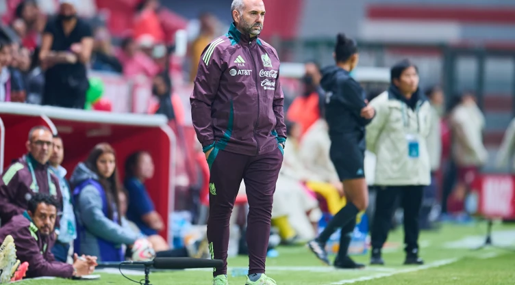 Pedro López con Selección Mexicana Femenil