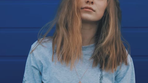 Una adolescente le arrancó la vida a su madre y padrastro; su hermanita de 6 halló los cuerpos 