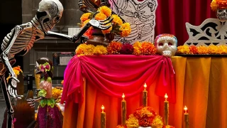 El Día de Muertos tiene origen en la época prehispánica, no obstante, terminó por consolidarse luego de la llegada de los españoles y el cristianismo.