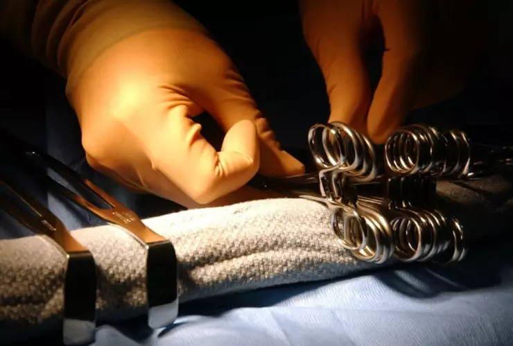 mujer cirugía estética guatemala maleta cuerpo