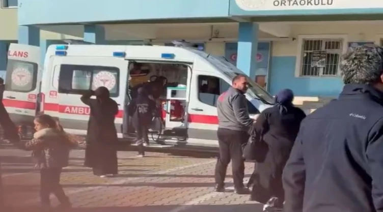 Ataque en secundaria de Estambul, Turquía_ alumna de 15 años entró armada y mató a una compañera fre.jpg