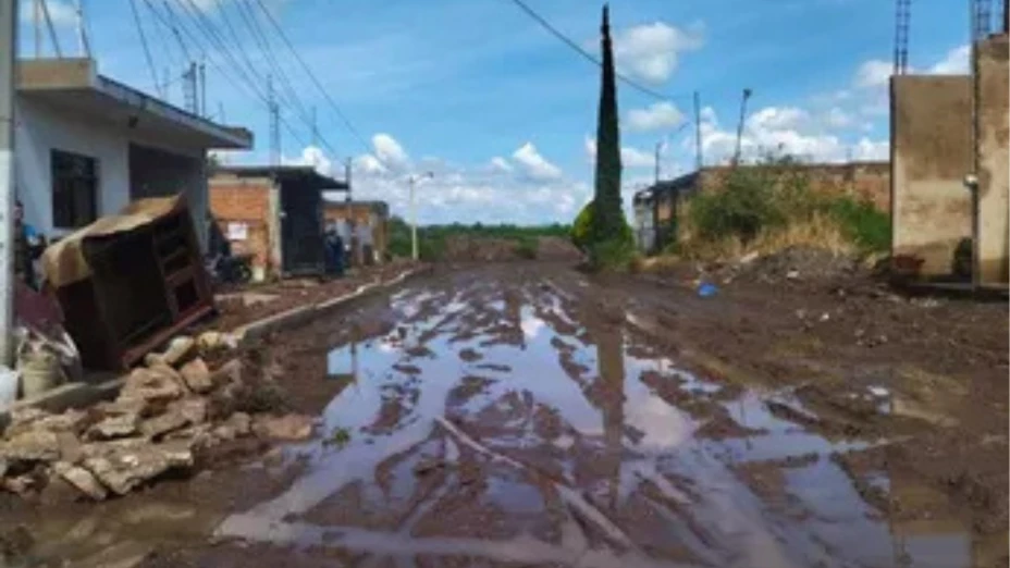 Tototlán bajo el agua Inundaciones golpean a la comunidad y ponen en riesgo a cientos de familias.png