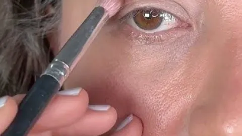 Maquillar ojos caídos
