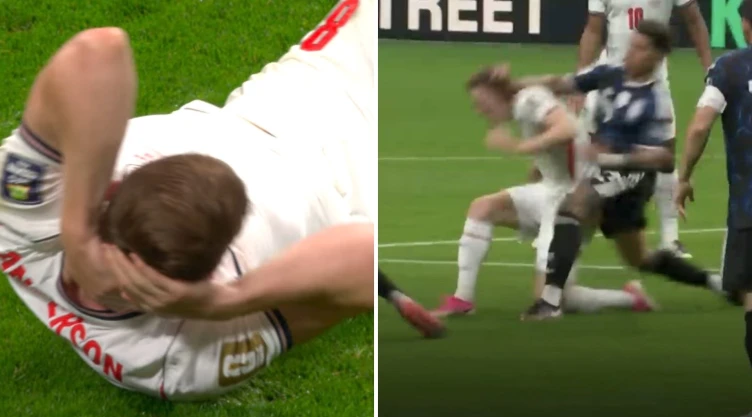 Bronca en el Argentina vs Inglaterra tras falta