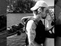 Justin y Hailey beso (10).jpg