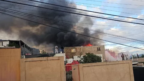 Un incendio registrado en la colonia Río Vista movilizó a elementos de Bomberos Tijuana