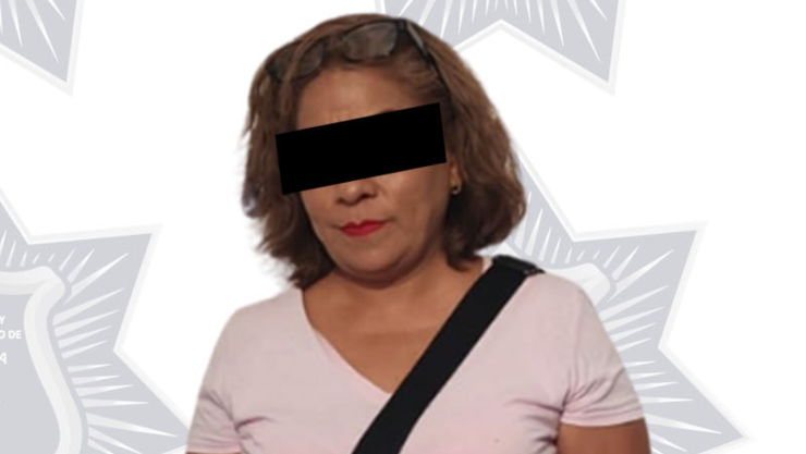 Detienen a mujer en Cuernavaca por posesión de vehículo con reporte de robo.