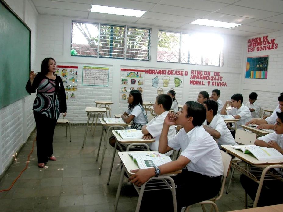Escuelas de Guerrero que no interrumpieron clases recibirán ‘premios’
