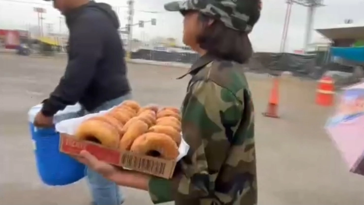 estrella regala donas chocolate chihuahua.jpg