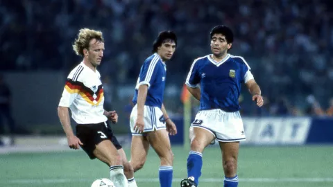 La pol&eacute;mica derrota de Maradona y Argentina en Italia 1990