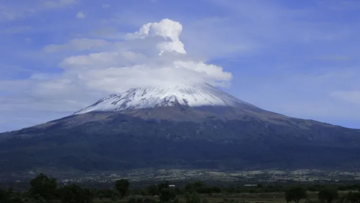 Popocatépetl amanece con nube lenticular: Qué es y por qué se forma
