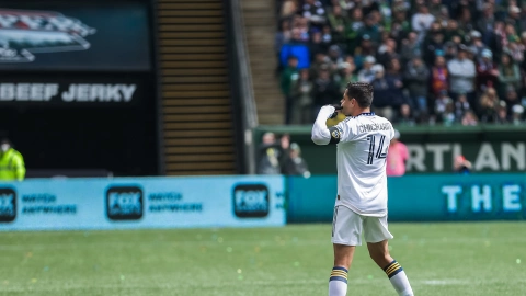 Javier Hernandez anota doblete con el Galaxy de Los Angeles