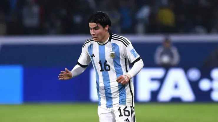 Luka Romero con la indumentaria de Argentina