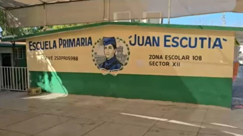 Alumnos de la primaria “Juan Escutia” estudian sin luz desde diciembre