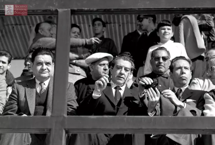 El presidente, Adolfo López Mateos, con el entonces secretario de Gobernación, Gustavo Díaz Ordaz, en la inauguración del autódromo de la Magdalena Mixhuca, hoy “Hermanos Rodríguez”