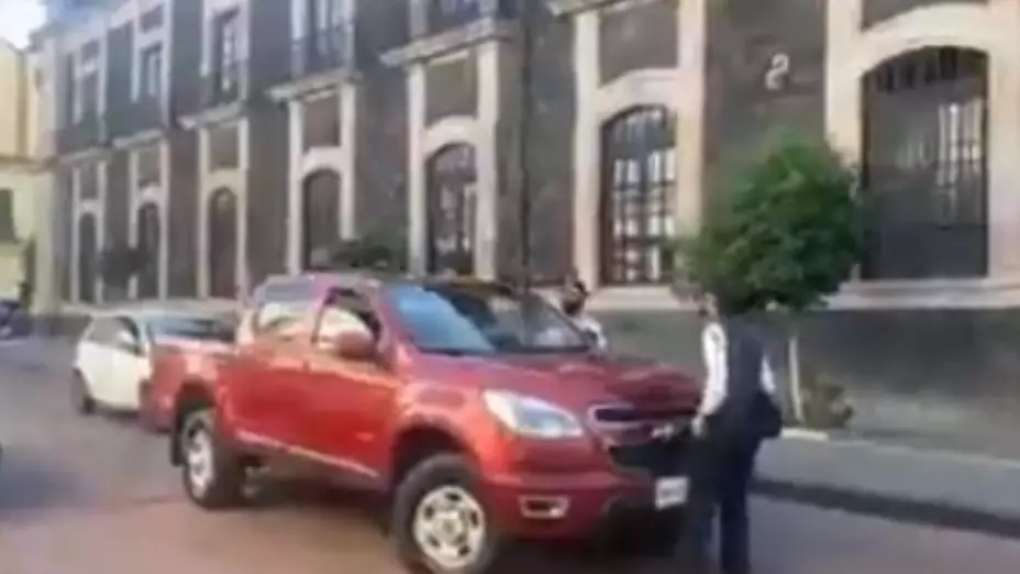 mujer policia embaraza infracciona conductor.jpg