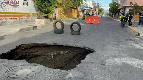 Socavón en la colonia Campestre Aragón de la GAM preocupa a vecinos