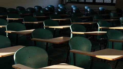 Detienen a falso psicólogo tras ingresar a secundaria de Mérida, violentar a alumnos y agredir a agentes