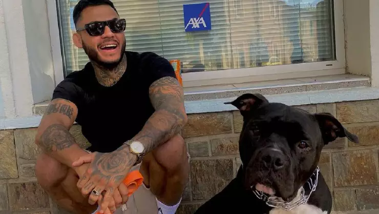 Luchador acusa a su novia de violencia.