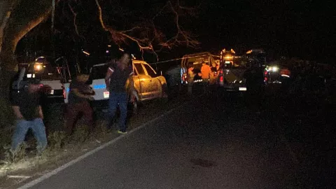 choque entre camioneta y autobús