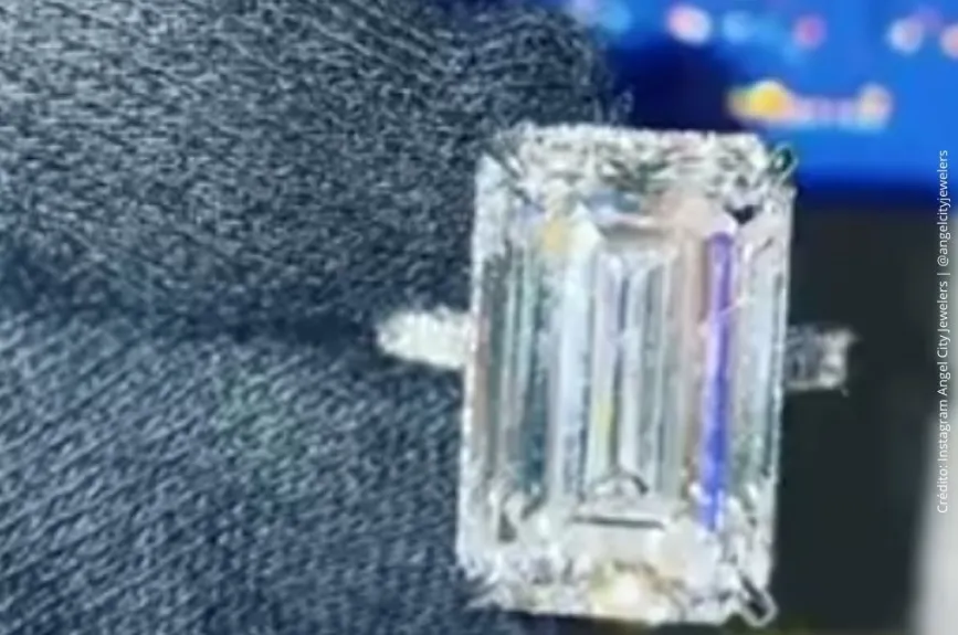 Anillo de compromiso de Belinda.