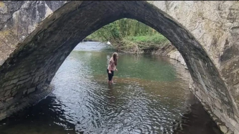 Evie hizo el descubrimiento cerca del puente Dipping, en Gales