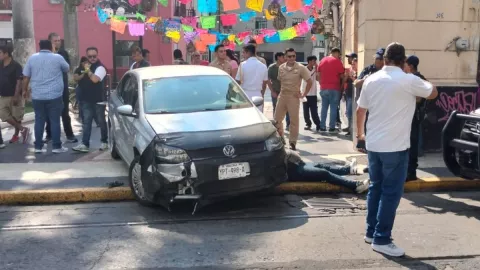 Conductor provoca choque en el centro de Veracruz