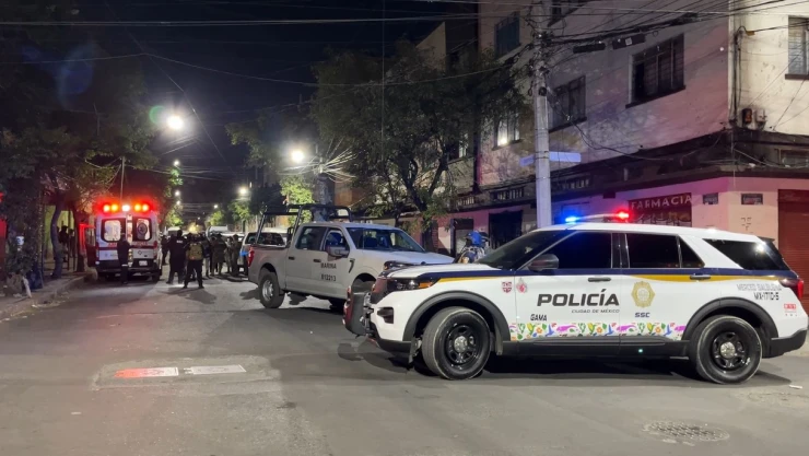 Hombre salta de edificio en la Morelos durante operativo antidrogas; está grave
