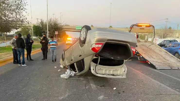 Conductor-de-70-años-vuelca-su-auto-en-Gómez-Palacio.jpg