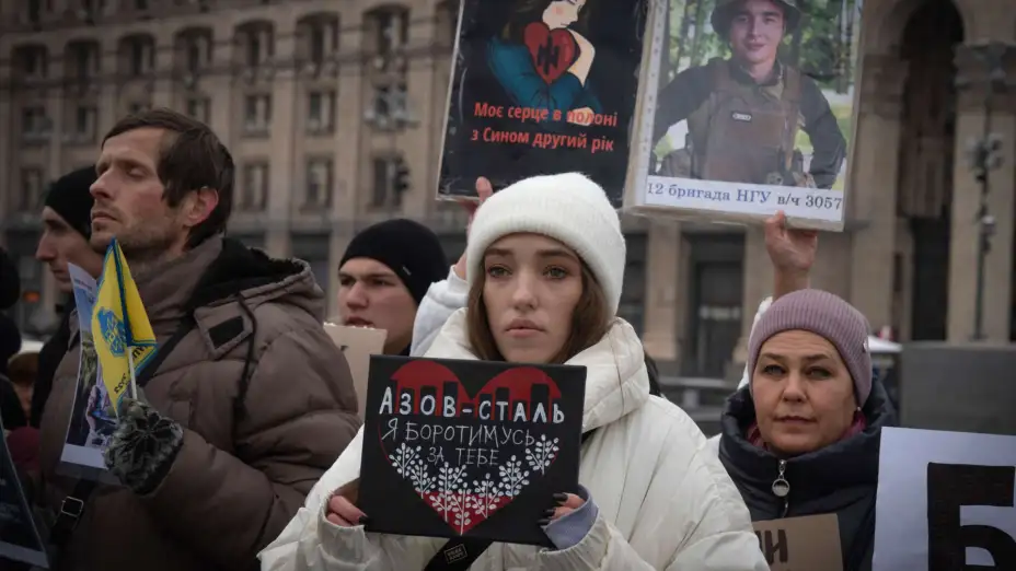 Familiares de soldados ucranianos capturados reclaman a Rusia su liberación.