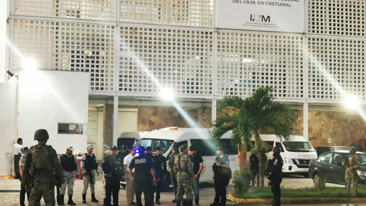 Trasladan a indocumentados al Aeropuerto de Chetumal