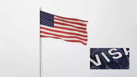 Bandera de Estados Unidos y detalle de visa americana.