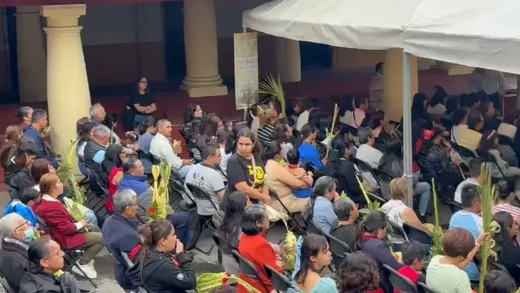 Xallitic lleno de religiosos