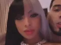Yailin y Anuel en la habitación.jpg