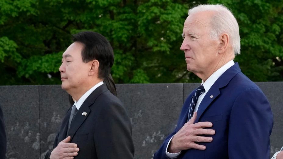 Los presidentes de Corea del Sur, Yoon Suk Yeol, y de EU, Joe Biden.