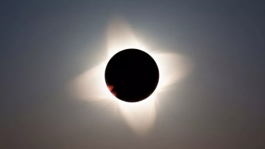 ¿Se avecina un eclipse solar de 6 días Lo que dice la ciencia.jpg