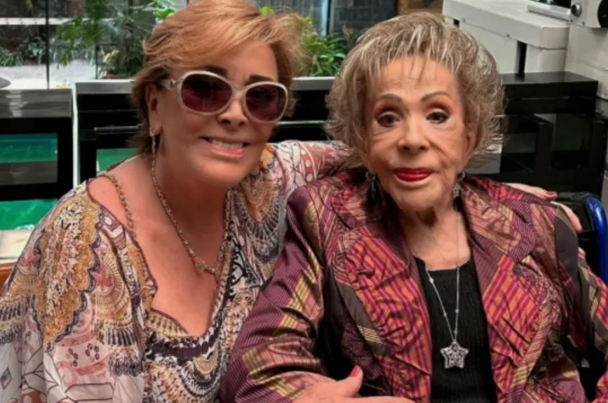 Sylvia Pasquel junto Silvia Pinal