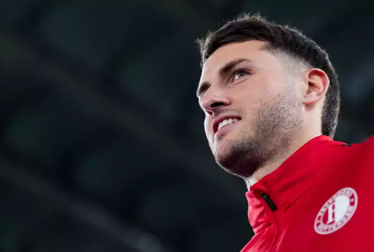 Santiago Giménez se culpa por la derrota del Feyenoord en Champions League