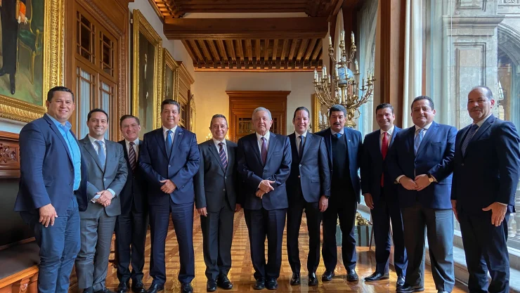 AMLO gobernadores.jpg
