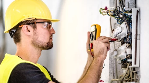 La Comisión Federal de Electricidad (CFE) emitió una alerta a sus clientes por distintos tipos de estafa que usuarpan su nombre.