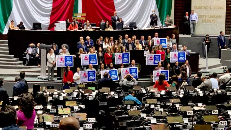 Cámara de diputados reforma electoral marcha INE.jpeg