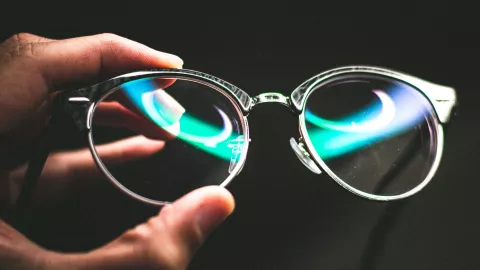 ¿Por qué podrías necesitar lentes en el futuro? 5 errores comunes.