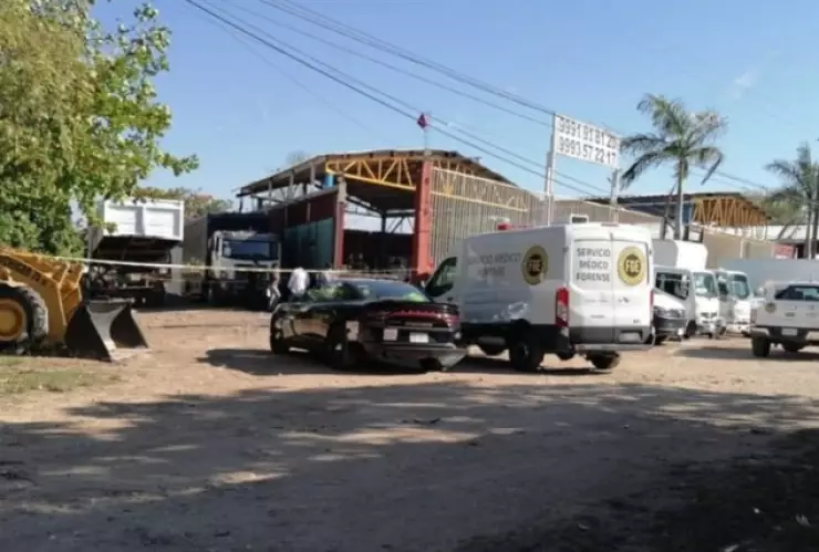 Muere aplastado por caja de tráiler, en Mérida