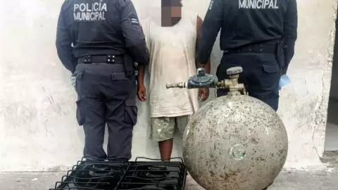 Detienen a hombre que cometió ROBO con violencia en Progreso; amenazó a la víctima